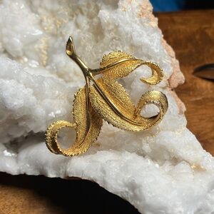 Vintage Exquisite Signed Textured Lily Leaf Brooch 1950s–60s British Jewelry